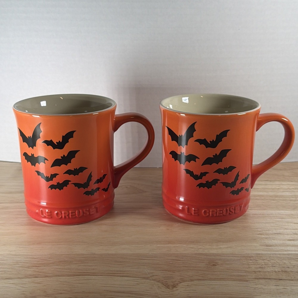 LE CREUSET Flame Orange Mugs Black Bats Halloween 14oz Set Of 2 NEW